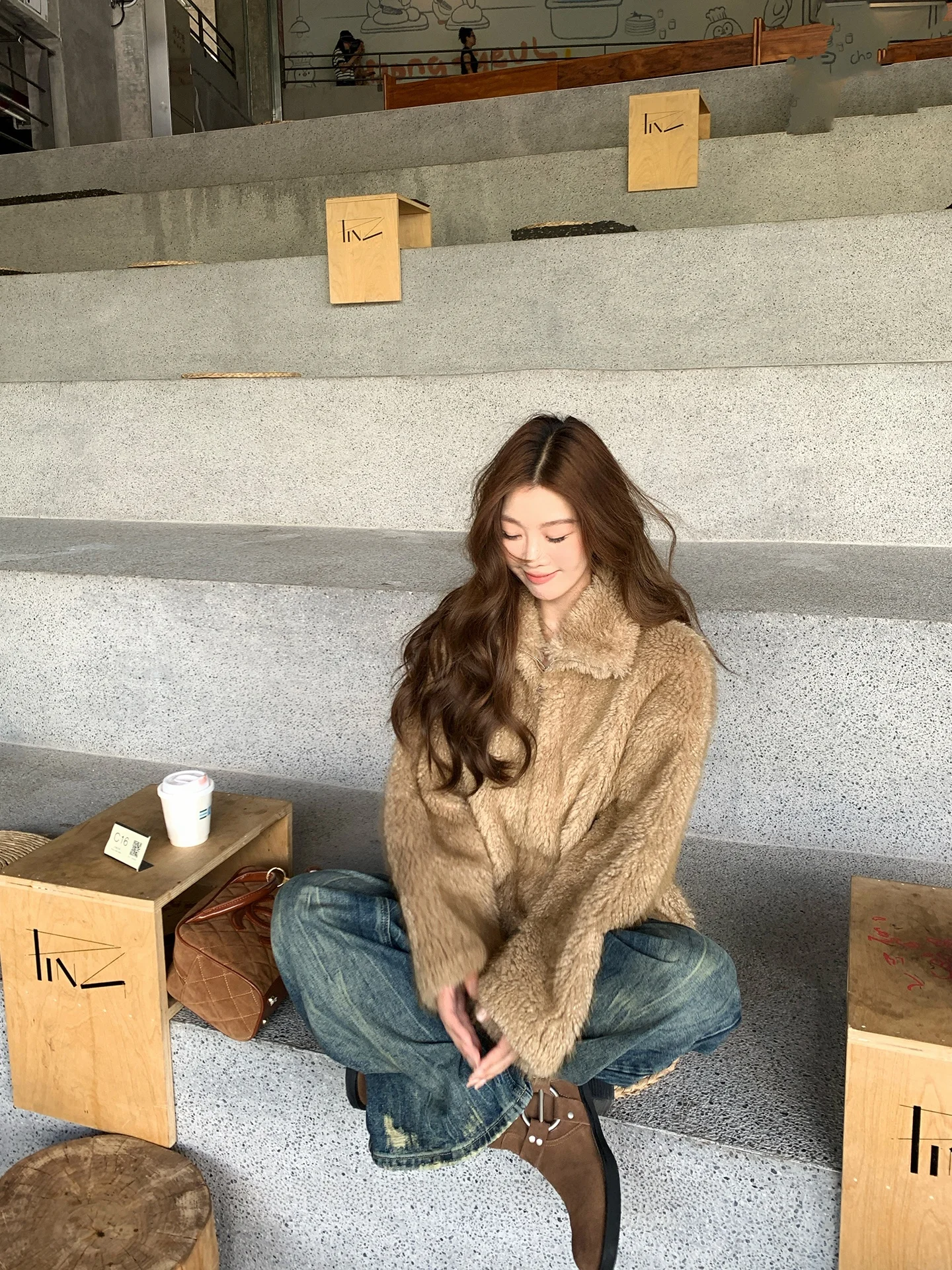 

Ретро-куртка с воротником-стойкой из искусственного меха, теплая верхняя одежда, утягивающая фигуру, новая молодежная модель свободного кроя, укороченная, без бренда, зарегистрированная торговая марка...