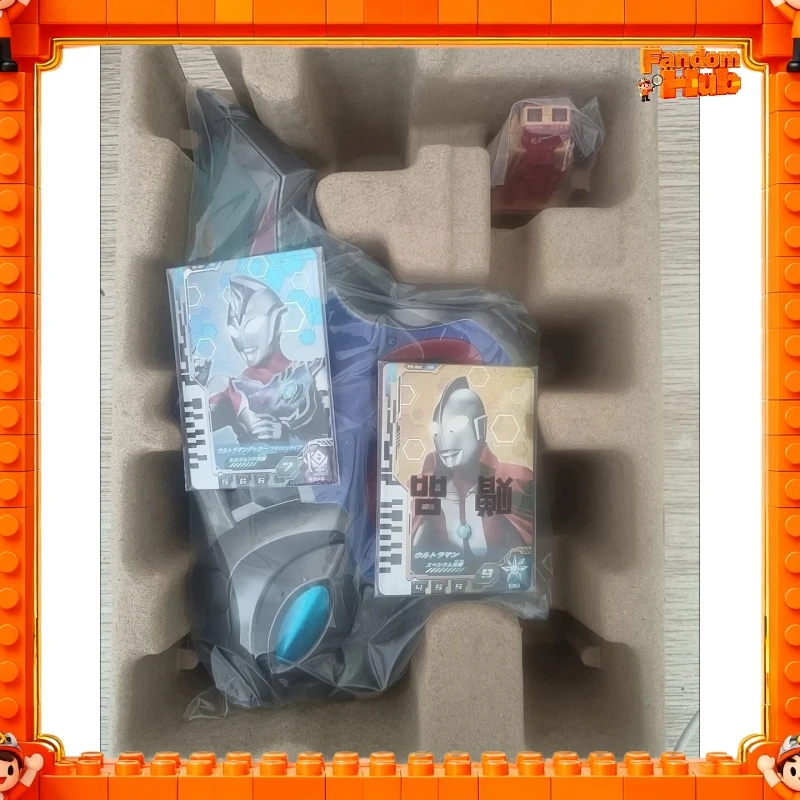 Na stanie BANDAI Ultraman Decker Transformation Device DX Ultra D Flasher (z bonusowym kluczem Ultra Dimension)