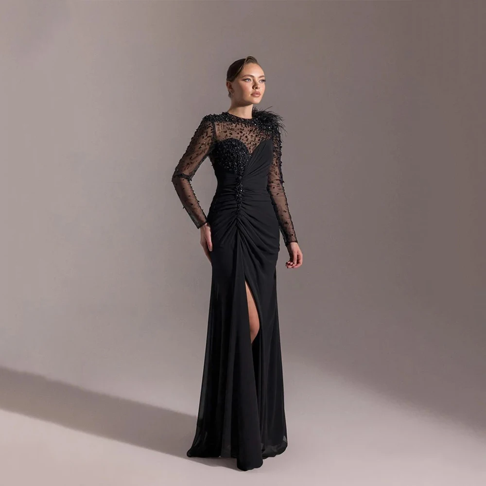 Aangepaste mode chiffon plooi kralen veren a-lijn hoge kraag lange jurken op maat gemaakte gelegenheidsjurken prachtige moderne stijl