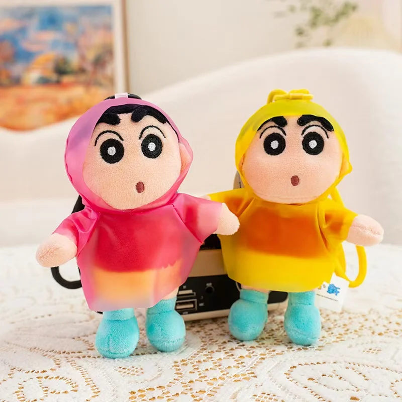 Lindo llavero de peluche Crayon Shin-chan de alta calidad con impermeable: perfecto como dije de bolso o adorno de muñeca suave.