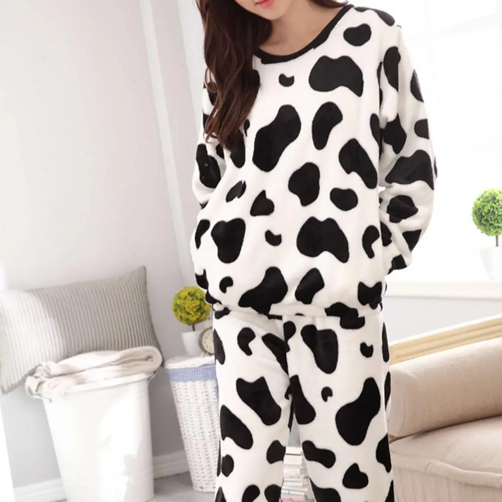 2Pcs/Set Women Pajamas O-Neck Long Sleeves Elastic Waistband Loose Fit Winter Milk Cow Pattern Plush Top Pants Homewear Set