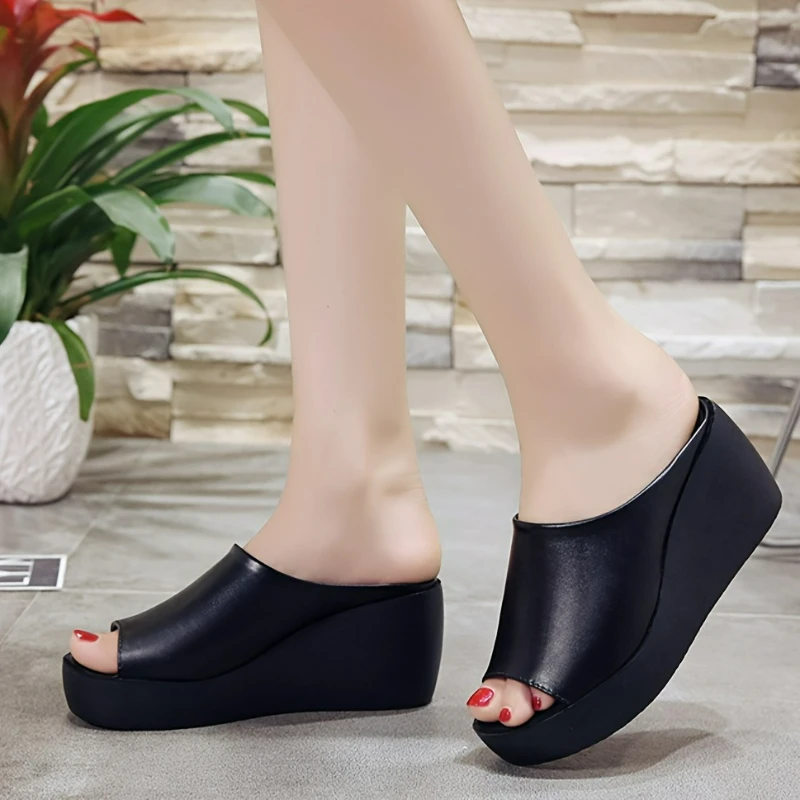 Modische Damen Keilabsatz-Slipper mit Offener Zehenpartie, Plateau-Sandalen zum Hineinschlüpfen, Weiches Leder, Lässige Sommer-Outdoor-Mules – Detail 7