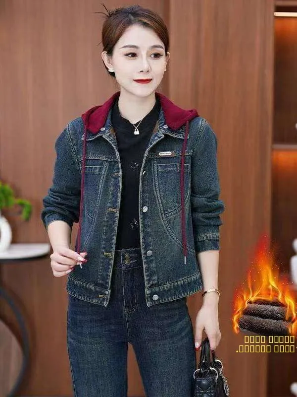 

Утепленная джинсовая куртка с капюшоном для женщин, новая зимняя модель, модная верхняя одежда, укороченная, для создания молодого образа