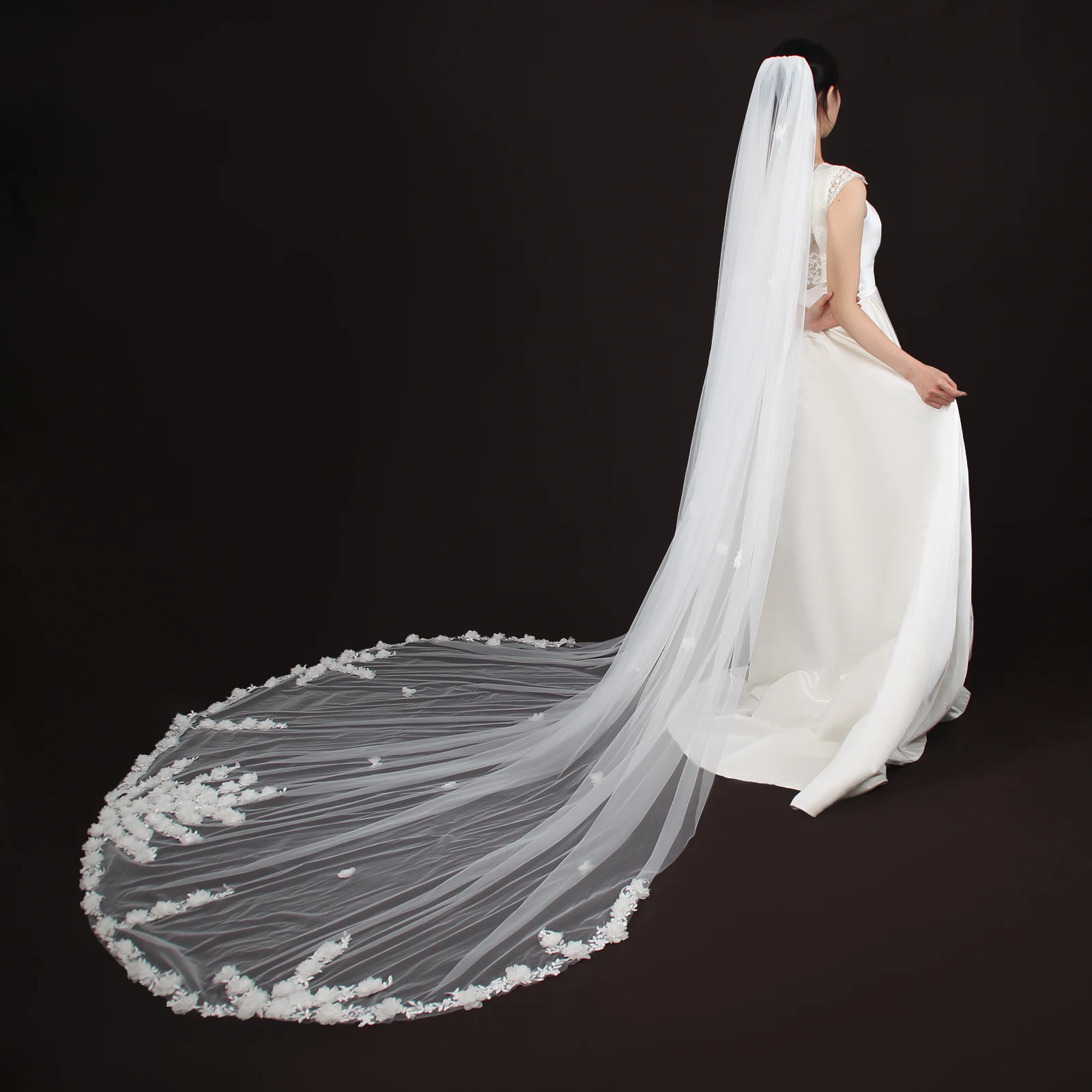 

Свадебная фата для церковного цветочного дизайна белого цвета слоновой кости с расческой для волос классическая фата роскошный длинный шлейф сшитый вручную цветок G48