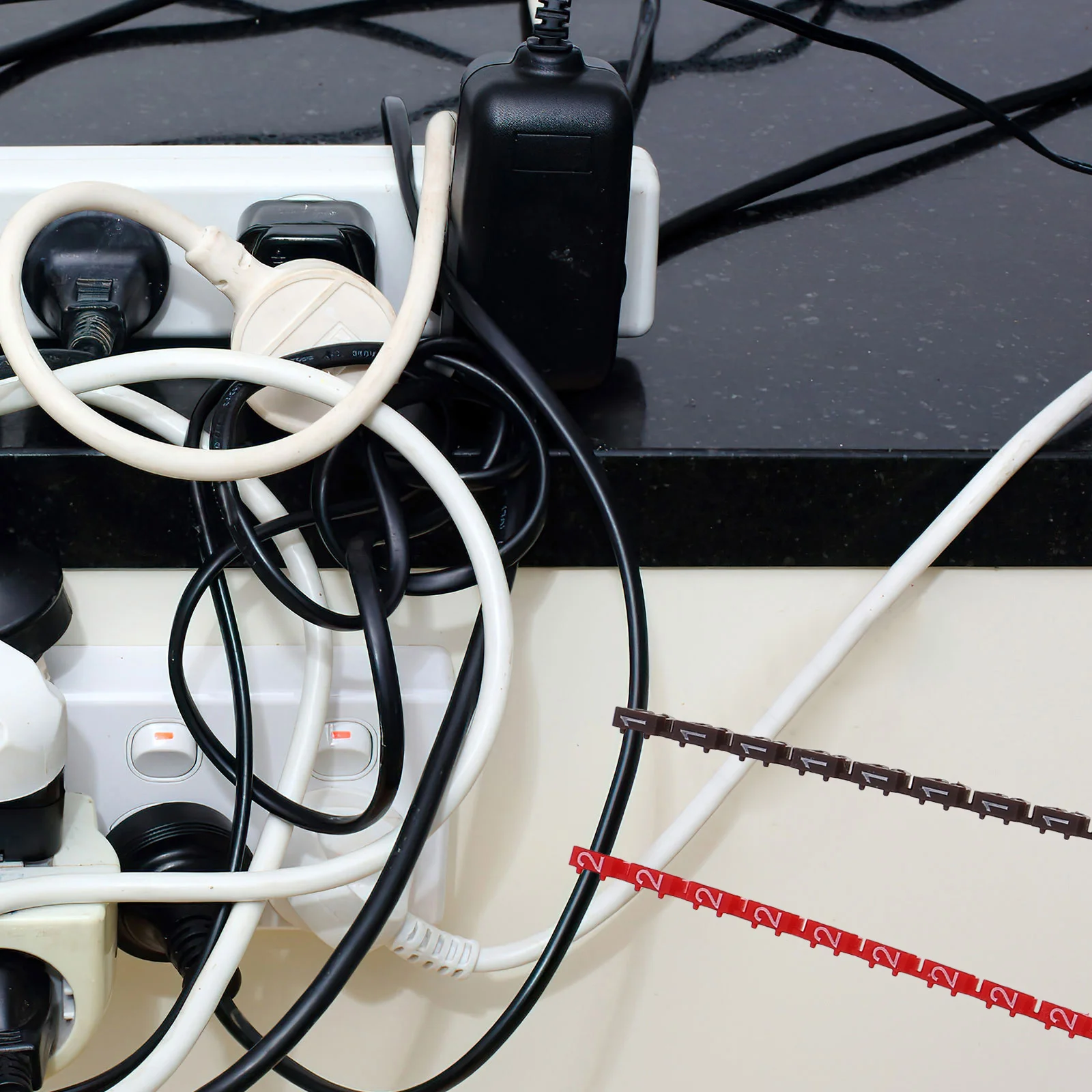 مجموعة أنابيب ملصقات الأسلاك 100 قطعة مع أرقام 0-9 علامات كابل ملونة زاهية لتحديد الأسلاك السريعة وتنظيم الكابلات