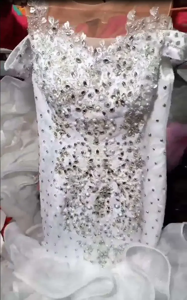 Personalizado colher pescoço cristais brilhantes contas vestido de casamento robe de casamento organza em cascata babados mangas compridas vestido de noiva