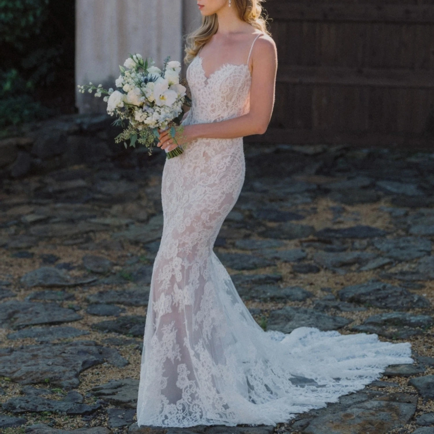 

Bohemian Lace Mermaid Wedding Dress Spaghetti Straps Low Back Bridal Gown Chapel Train Vintage Fitted Customized Dresses Bride