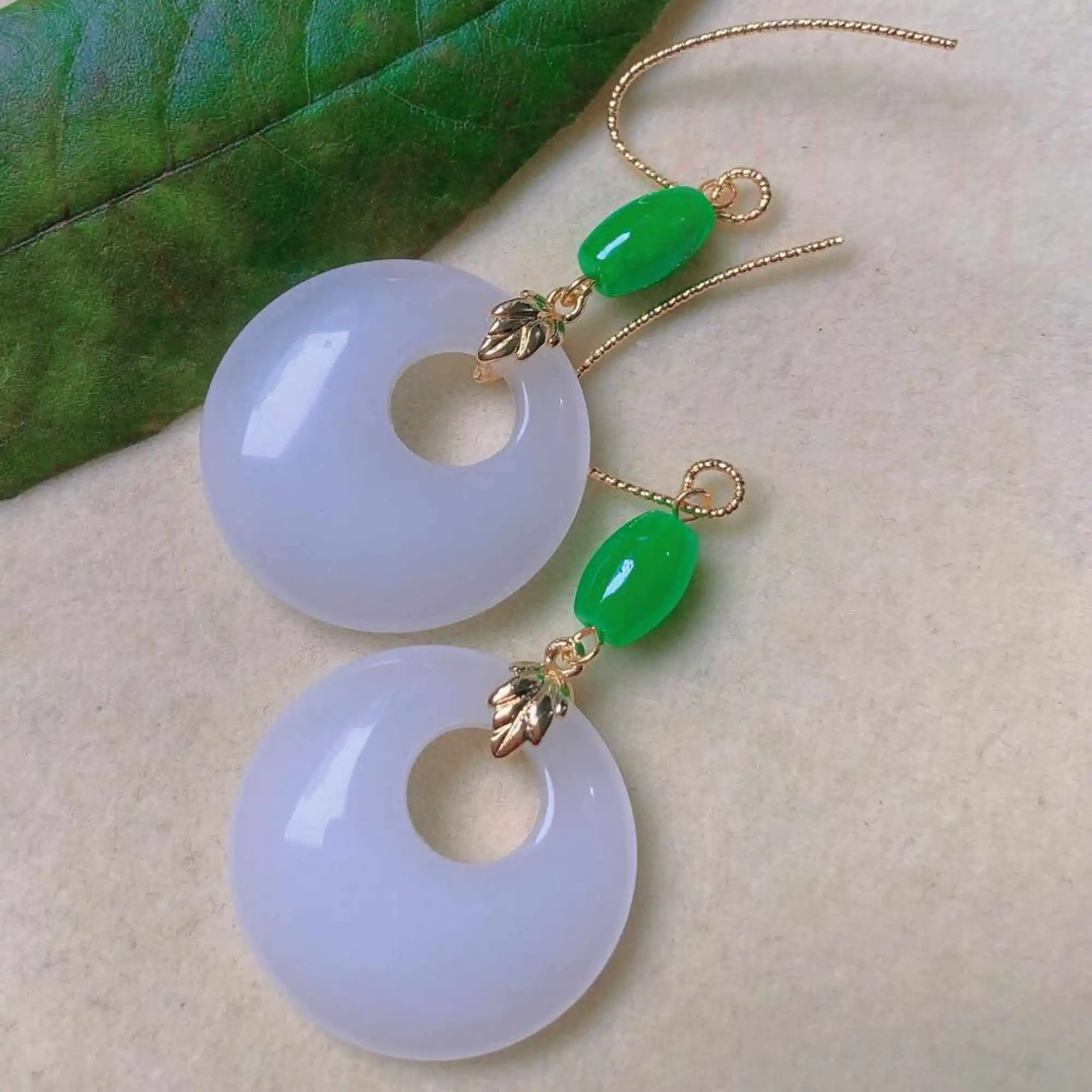 Natural oblateness white jade Jadeite eardrop gold ear hook VALENTINE'S DAY New Beautiful Aquaculture Diy