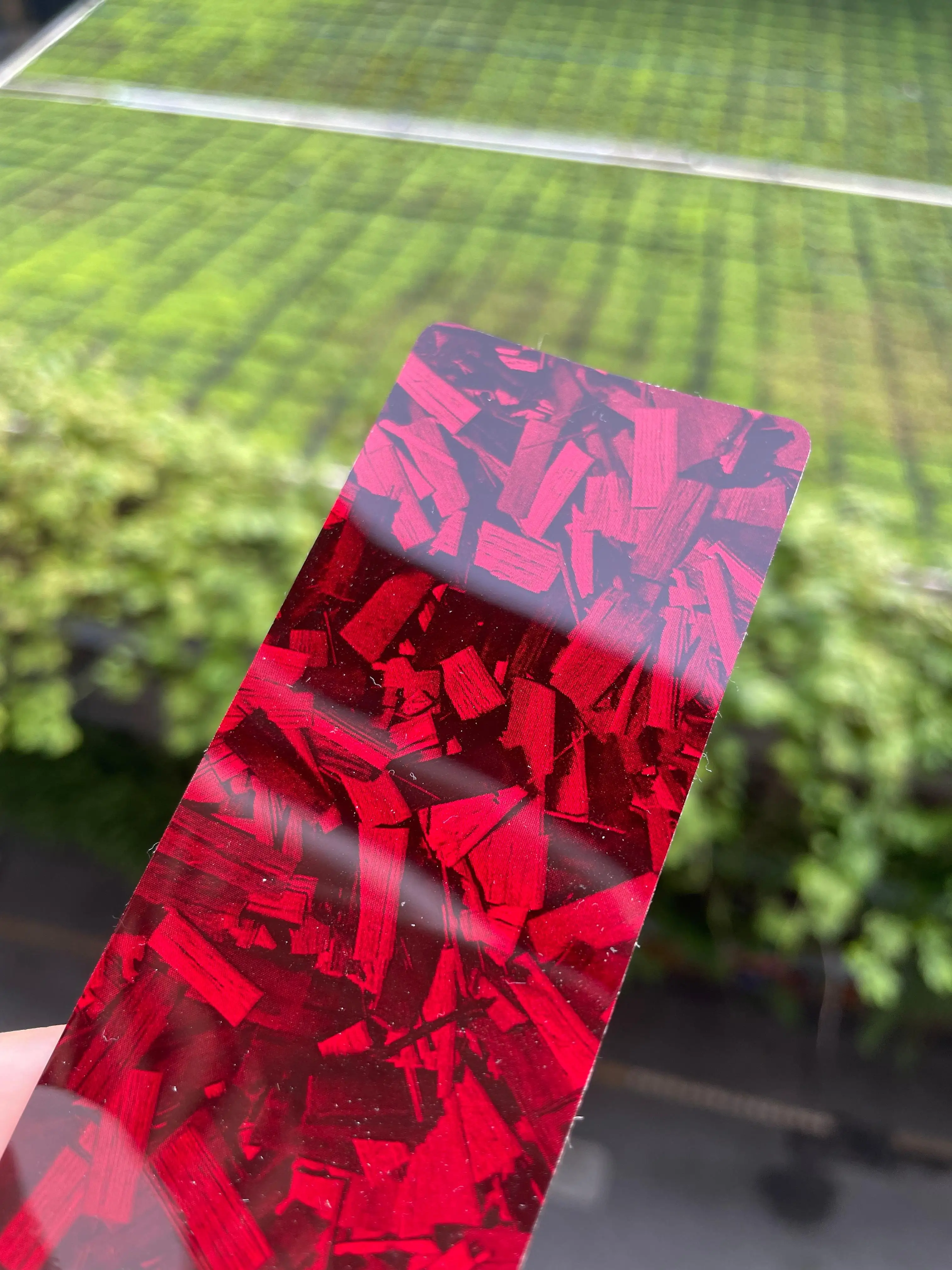 Glanzende 7D koolstofvezelfilm PET-ontgrendelingslijn Zwart goud koolstofvezel vinyl voor voertuigdecoratie Vinylfolie Koolstofvezel