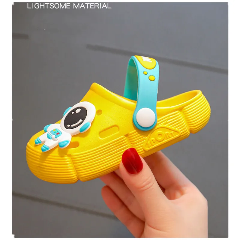 Kids Clogs Sandals Children Cute Cartoon Garden Shoe Lightweight Soft Baby Slippers Beach Sandals Two Ways Using A0028