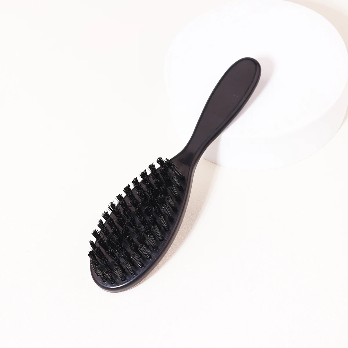 

1 piece of oval handle brush made of pig bristles, suitable for hair styling and hair salons, special for real hair wigs