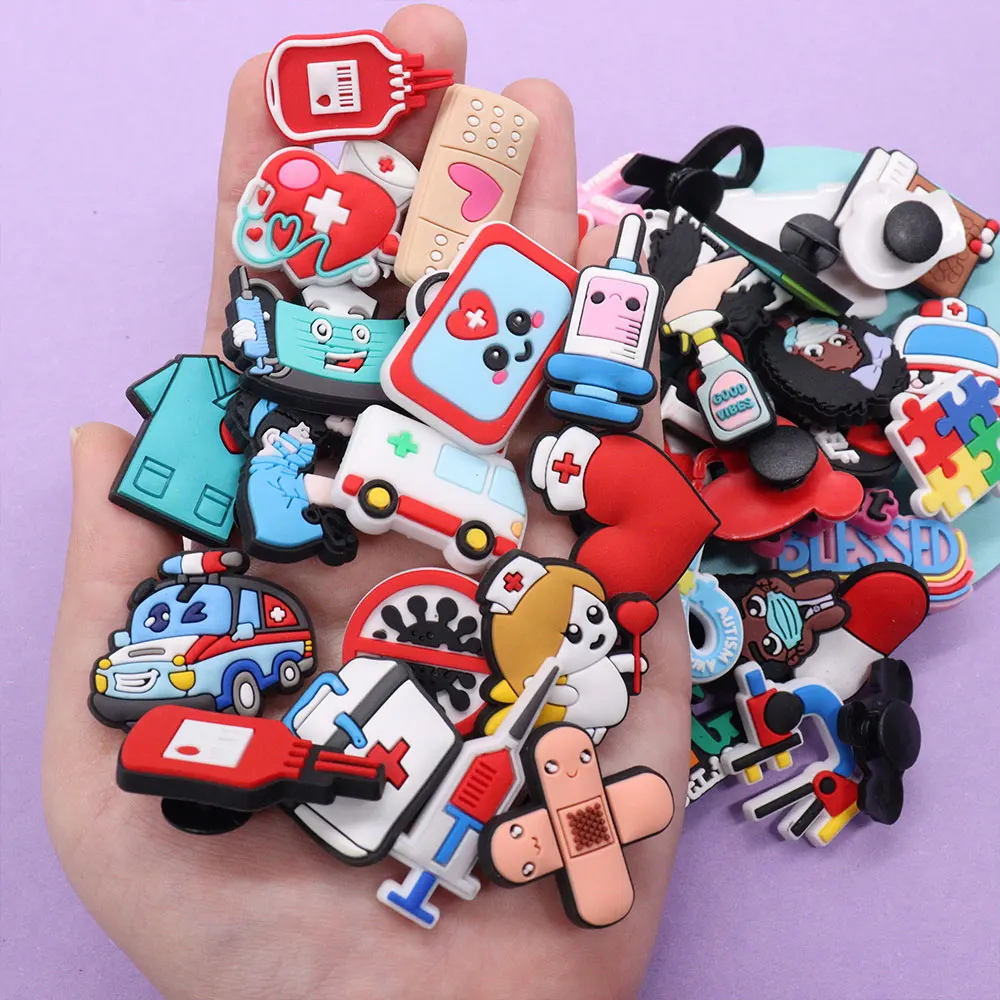 Mix 100 sztuk/zestaw lekarz pielęgniarka serce zęby buty dekoracje medycyna sandały klamra do butów dla dzieci opaska na nadgarstek urok