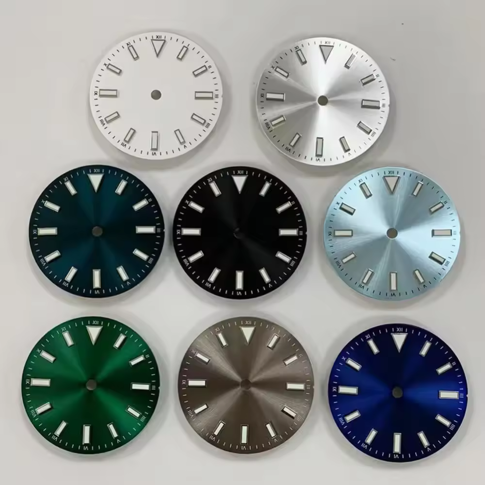 Accessori per orologi modificati Chiodi a strisce con quadrante a raggi solari Carattere luminoso verde adatto per movimento NH35/8215/2836