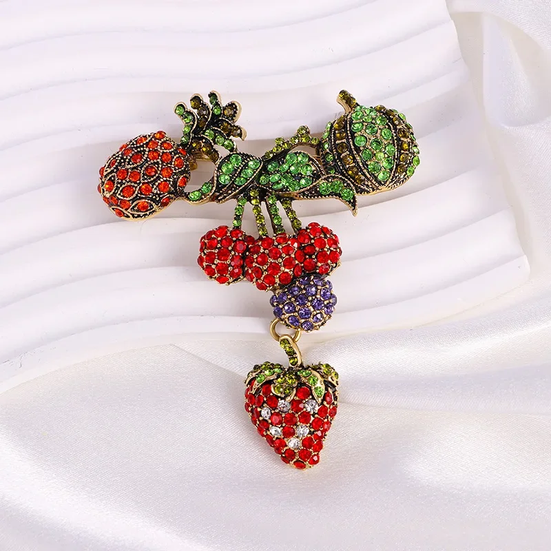 Medieval Vintage Full Rhinestone Heavy Industry Fruit Brooch Pineapple Strawberry Lychee Durian Cherry Pins Fashion Corsage