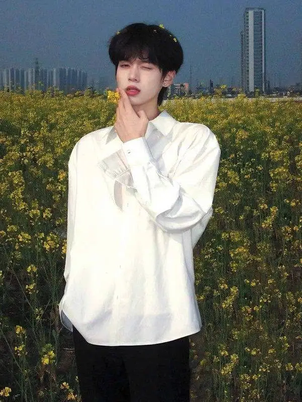 

Повседневная белая мужская рубашка с длинным рукавом, весенне-летний стиль, молодежная, стильная верхняя одежда, свободный крой, на пуговицах, дышащая, влагоотводящая