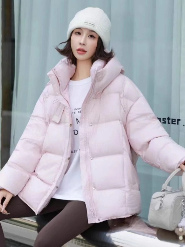 เสื้อแจ็คเก็ตขนเป็ดขาว 90% สำหรับผู้หญิง ฤดูหนาวปี 2025 สไตล์ลำลอง หลวม โอเวอร์ไซส์ อุ่นสบาย มีฮู้ดพร้อมเชือกผูก