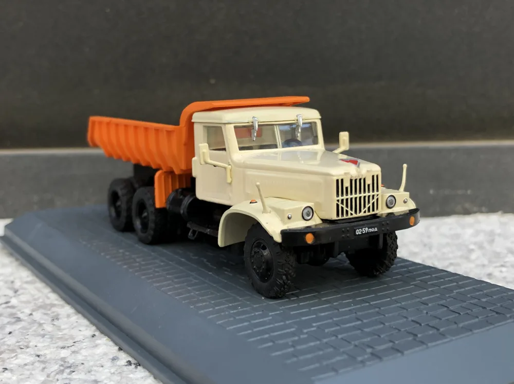 รถบรรทุกเทท้ายรัสเซีย KPA3-256 ขนาด 1/72 ทำจากโลหะ ของสะสมสำหรับเด็ก