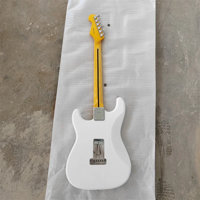 Electric Guitar with White Varnish, Classic Production, Can Be Customized Color, 6 String