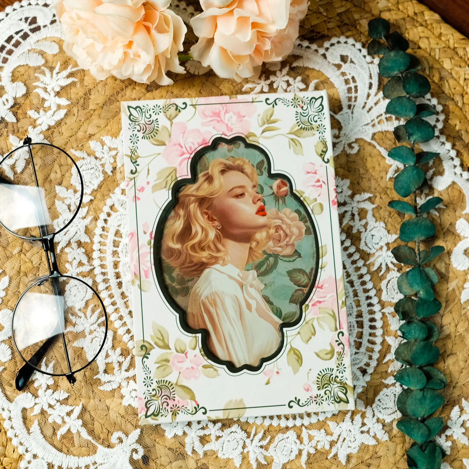

Retro blonde beauty series high beauty rose cover hard shell magnetic buckle notebook