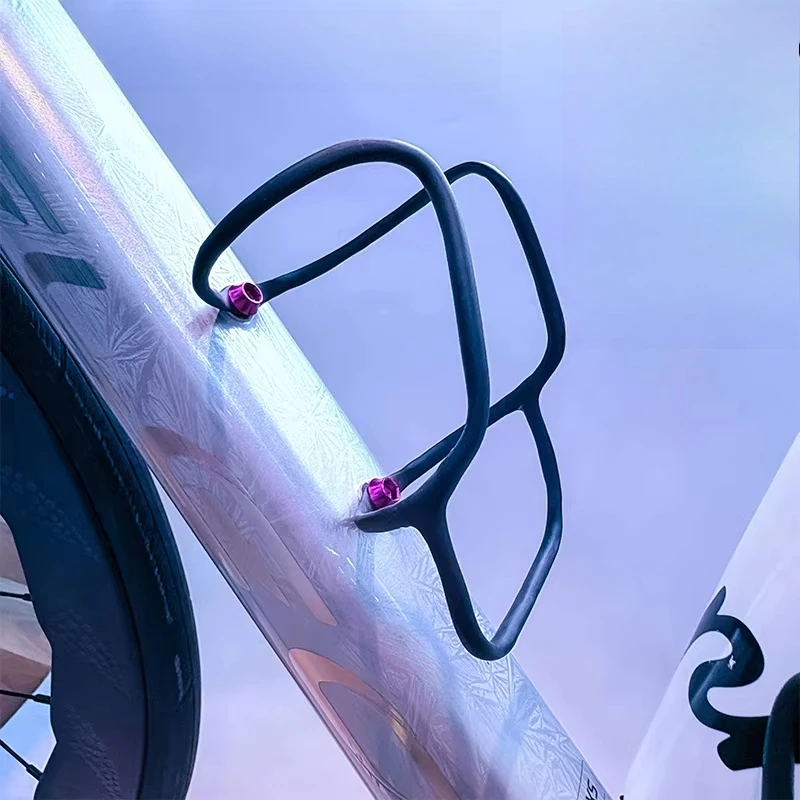 

Carbon Fiber Water Bottle Holder Lightweight Durable Smooth Scratch-resistant Bicycle Bottle Holder Bicycle Accessories
