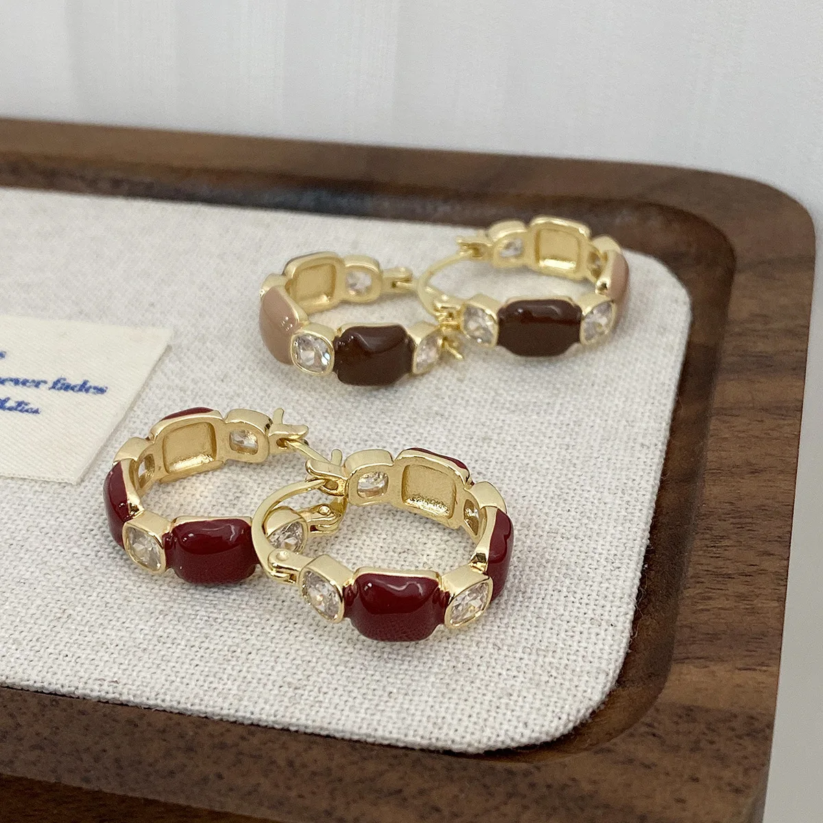 Fashion Classic Brown Earrings Hoops For Women Autumn And Winter Niche Design Burgundy Ear Buckle 2024 New Daily Hot Style