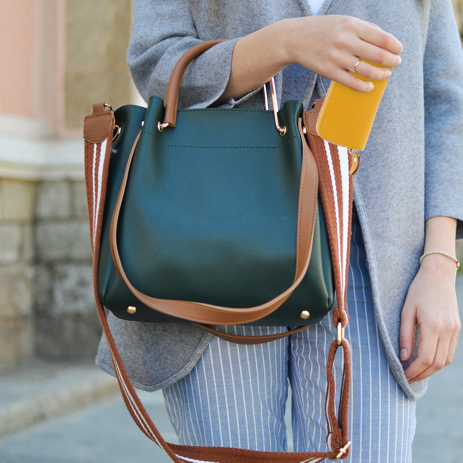 

Cowhide Car Key Holder Bright Yellow 6 Ring Hooks Zipper Wallet Durable Organizer for Men Women Car Key Holder