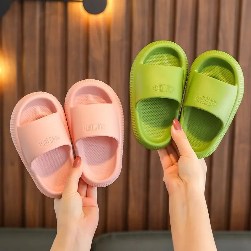 Children\'s Slippers Solid Comfortable Non-Slip Home Slippers Boys Girls Breathable Bathroom Slides Kids Soft Sole Beach Shoes