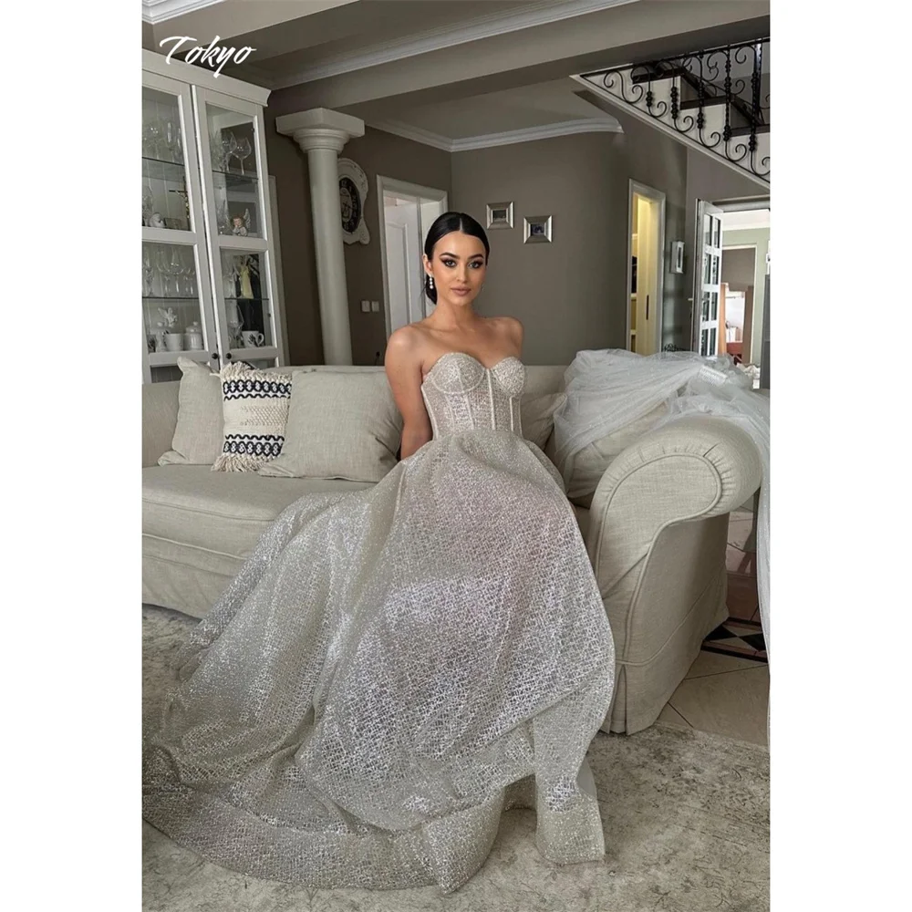 Tokyo op maat gemaakte zilveren a-lijn trouwjurk strapless mouwloze rechter trein bruidssluier elegante zijhoge split trouwjurk