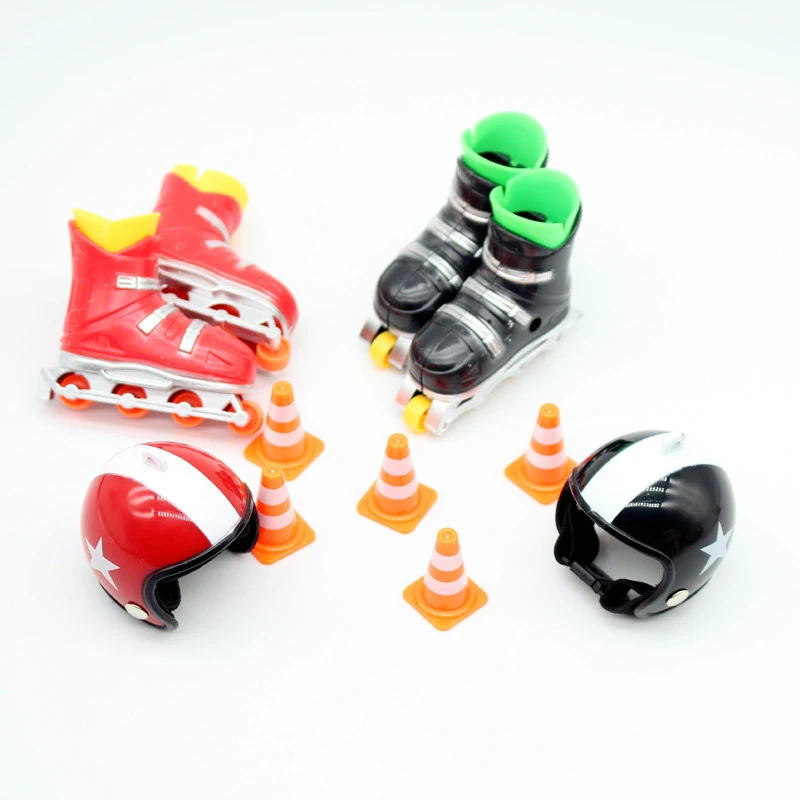 1Set Miniature Simulation Skating Shoe Helmet Roadblock Combination Model For Dollhouse Kids Pretend Play Toys Dolls Accessories