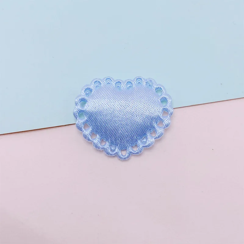 100 Stück Satin-Stoff-Herzschleifen, gepolsterte Applikationen zum Aufnähen, für Kleidung, Hüte, Haarnadeln, als Schmuckelemente und für DIY-Bastelarbeiten. – Detail 10