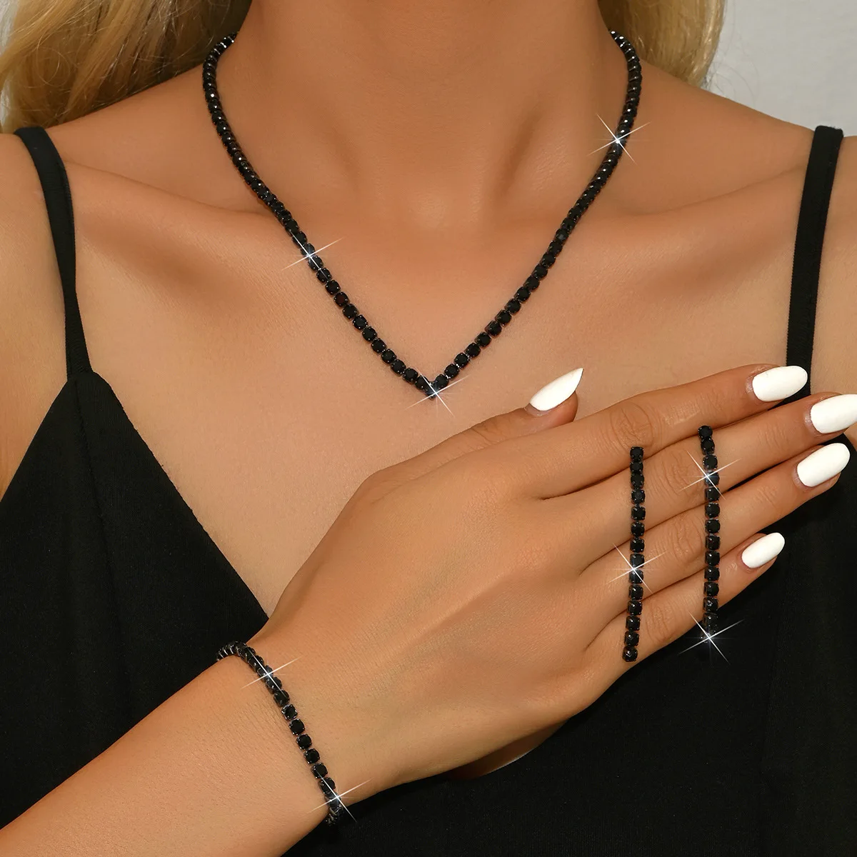 مجموعة أزياء أوروبية وأمريكية كاملة من حجر الراين وأقراط وسوار، مجموعة من ثلاث قطع من سلسلة مخلب حجر الراين الكاملة الأكثر مبيعًا في أمازون