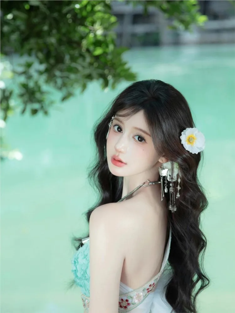 تصوير فستان شيفون أخضر منقوش عليه زهرة الزنبق بدون حمالات #3