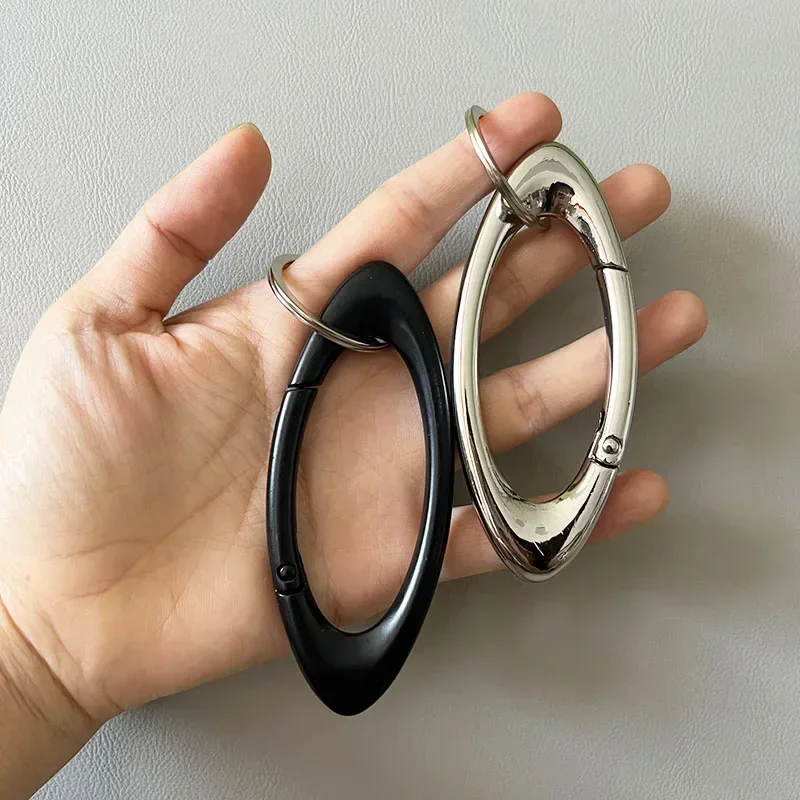 New Unisex Keychain Essential Icon Carabiner Blackout Simplicity Zinc Alloy Oval Solid Belt Buckle Sliver Key Ring Women Men