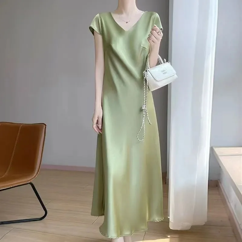 Nieuwe jurk met kleine vliegende mouwen Acetaatsatijn Fishtail-rok 45-graden schuin gesneden zomer Veelzijdige look Dunne high-end lange jurk