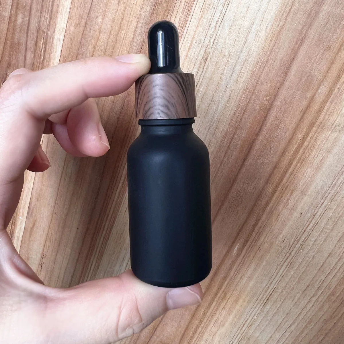 

100 bottles 15ml Frosted Black glass Bottle with Plastic Screw cap, glass Dropper tube