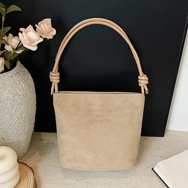 Damen-Handtasche aus Wildleder mit großer Kapazität und Buchstabenmuster, magnetische Schnalle, Samt, PU-Unterarmtasche im Retro-koreanischen Stil – Detail 20