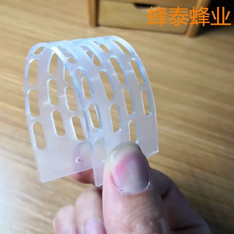 A Medium Honeycomb Plastic Anti-slip Sheet, Queen's Nest Door, Anti-slip Sheet, 100pcs