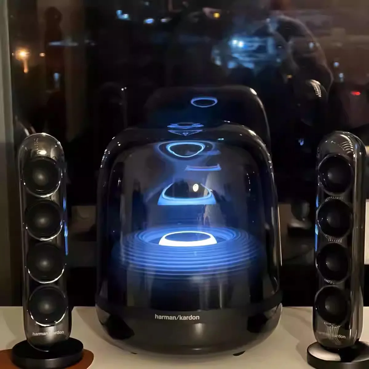 Original Harman Kardon Soundsticks 4 Speaker Wireless  Speaker Deep Bass and Inspiring Industrial Design