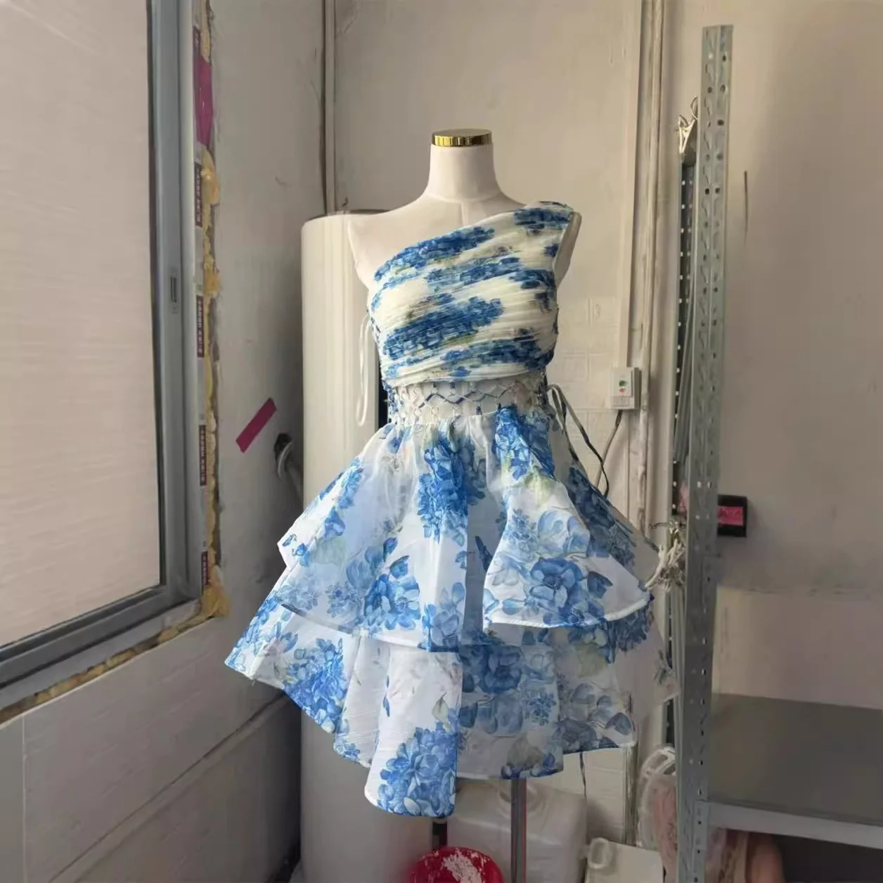 Férias babados mini vestido chique amarelo impressão sem alças 2025 verão vestidos femininos sexy praia robe com uma linha puff manga camada