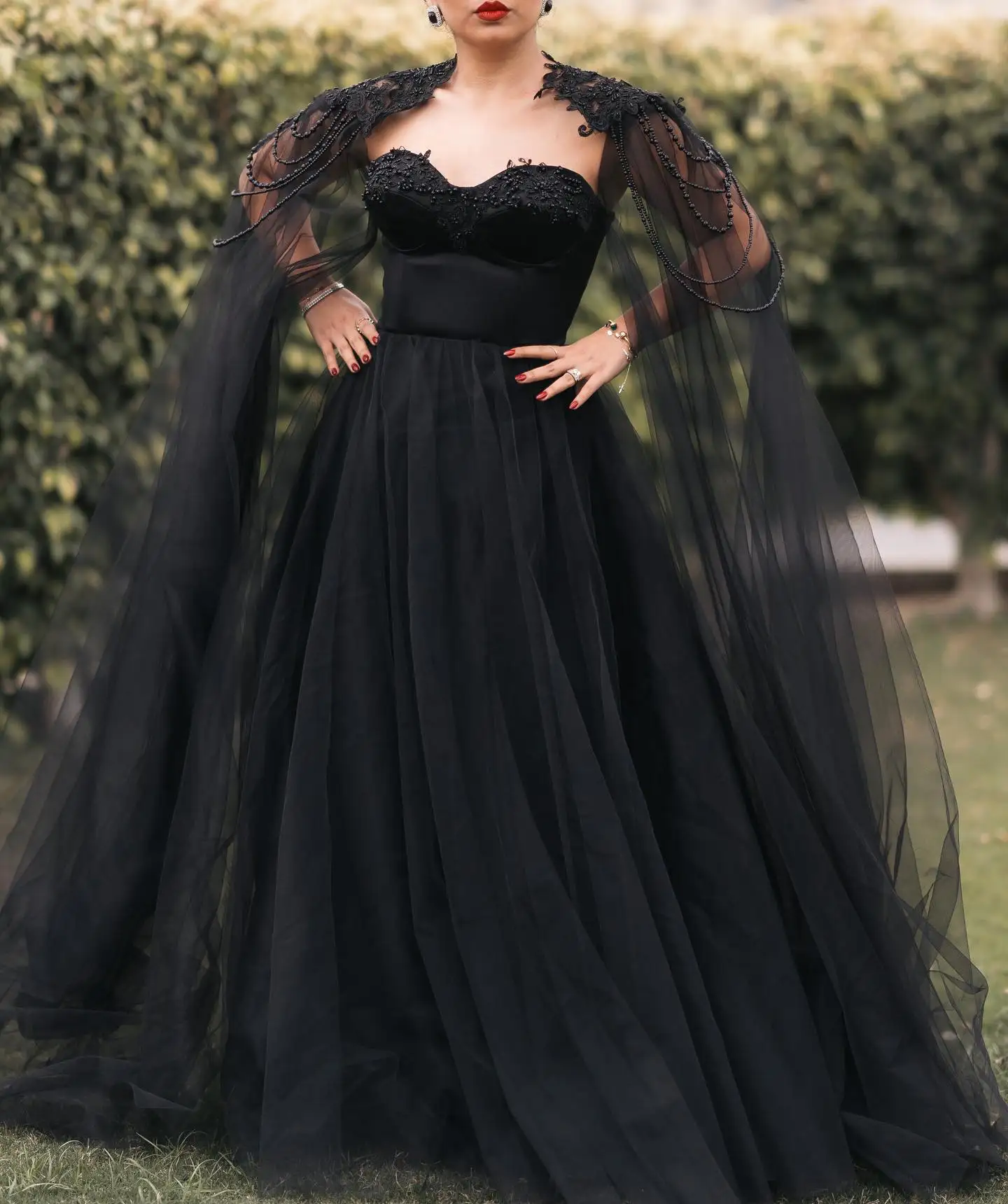 Vintage Black Muslim Evening Dresses With Cape Elegant A-line Tutu Tulle Beaded Formal Party Dresses Bridal Party Gowns