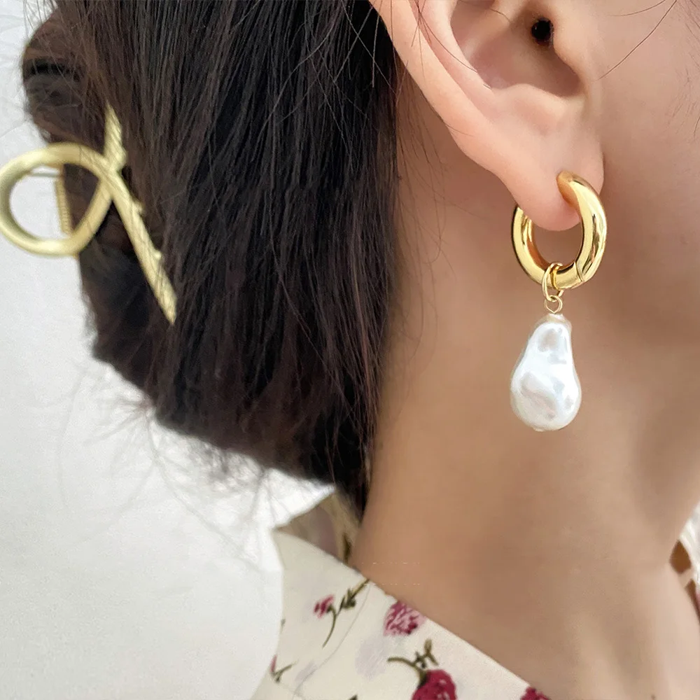 European Retro High-end Asymmetrical Pearl Earrings for Women Titanium Steel Earrings Long Earrings Sassy Earrings Non-fading image 3