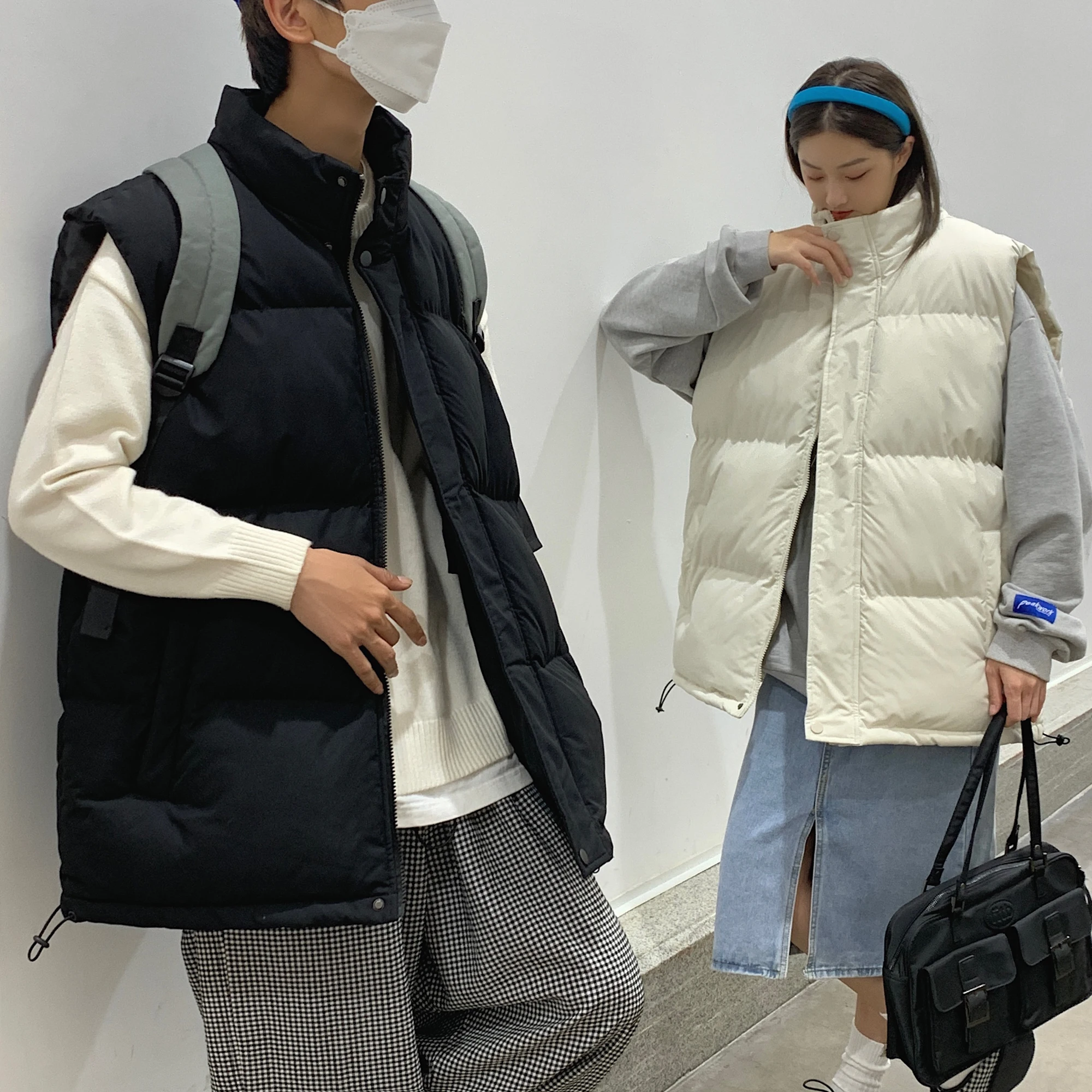 صدرية شتوية دافئة لعام 2025 معاطف نسائية بدون أكمام وياقة واقفة ملابس خارجية دافئة سترة منتفخة خفيفة الوزن غير رسمية للنساء سترات