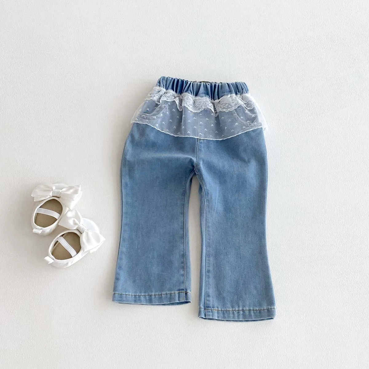 Girls Korean lace Denim trousers, girls fashion versatile micro flared jeans, very suitable for going out to wear