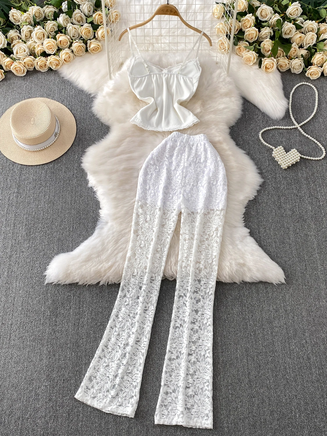 

Pure Desire Сексуальная кружевная отделка V-Ne Мягкий жилет на бретельках Топ Горячая девушка с высокой талией Утягивающие брюки-колокольчики Комплект из двух предметов