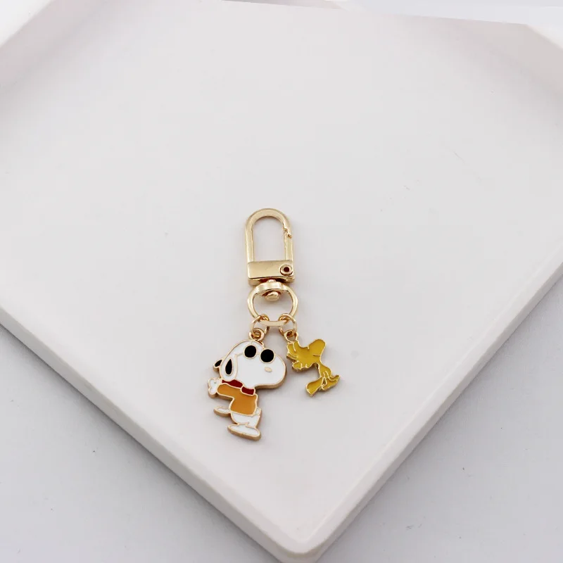 Cartoon Snoopy Keychain para mulheres, metal, bonito, requintado, simples, casal, pingente chave do carro para bolsa, chaveiros no telefone, presente de moda