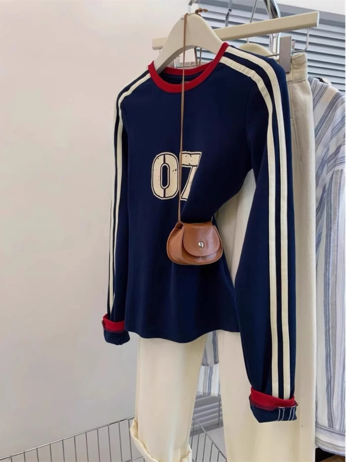 

Женская приталенная футболка с длинным рукавом для ранней осени, тонкая, маленького размера, базовая, в американскую полоску, до плеч, красивая, универсальная