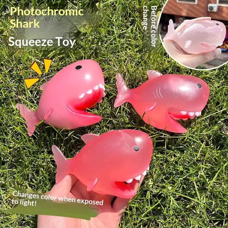 

Мягкая и милая игрушка-акула, меняющая цвет, забавная новинка, игрушка для сжимания, меняющая цвет при воздействии солнечного света