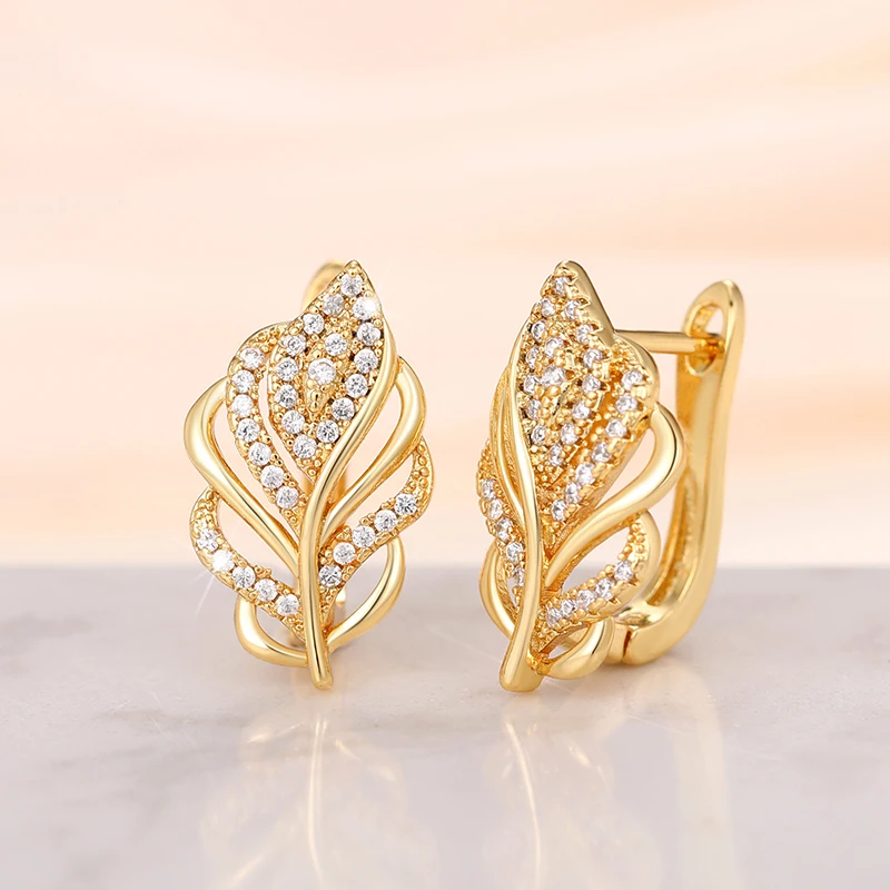 Huitan Temperament Women\'s Leaf Earrings Bling Bling CZ Stone Gold Color Luxury Elegant Female Wedding Earrings Trendy Jewelry