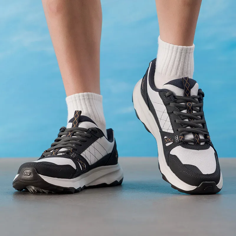 chaussures-de-randonnee-pour-hommes-skechers-237787‑wcc-blanches-et-noires-pour-activites-de-plein-air-antiderapantes-resistantes-a-l'usure-legeres-respirantes-pour-la-marche-sur-sentiers