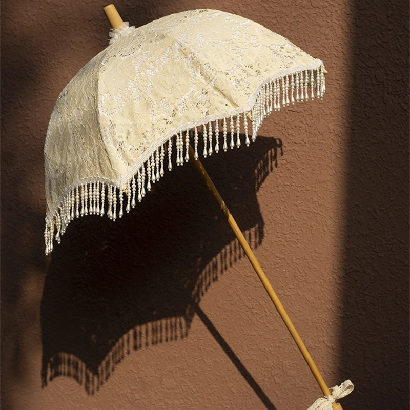 مظلة دانتيل عتيقة بمقبض طويل